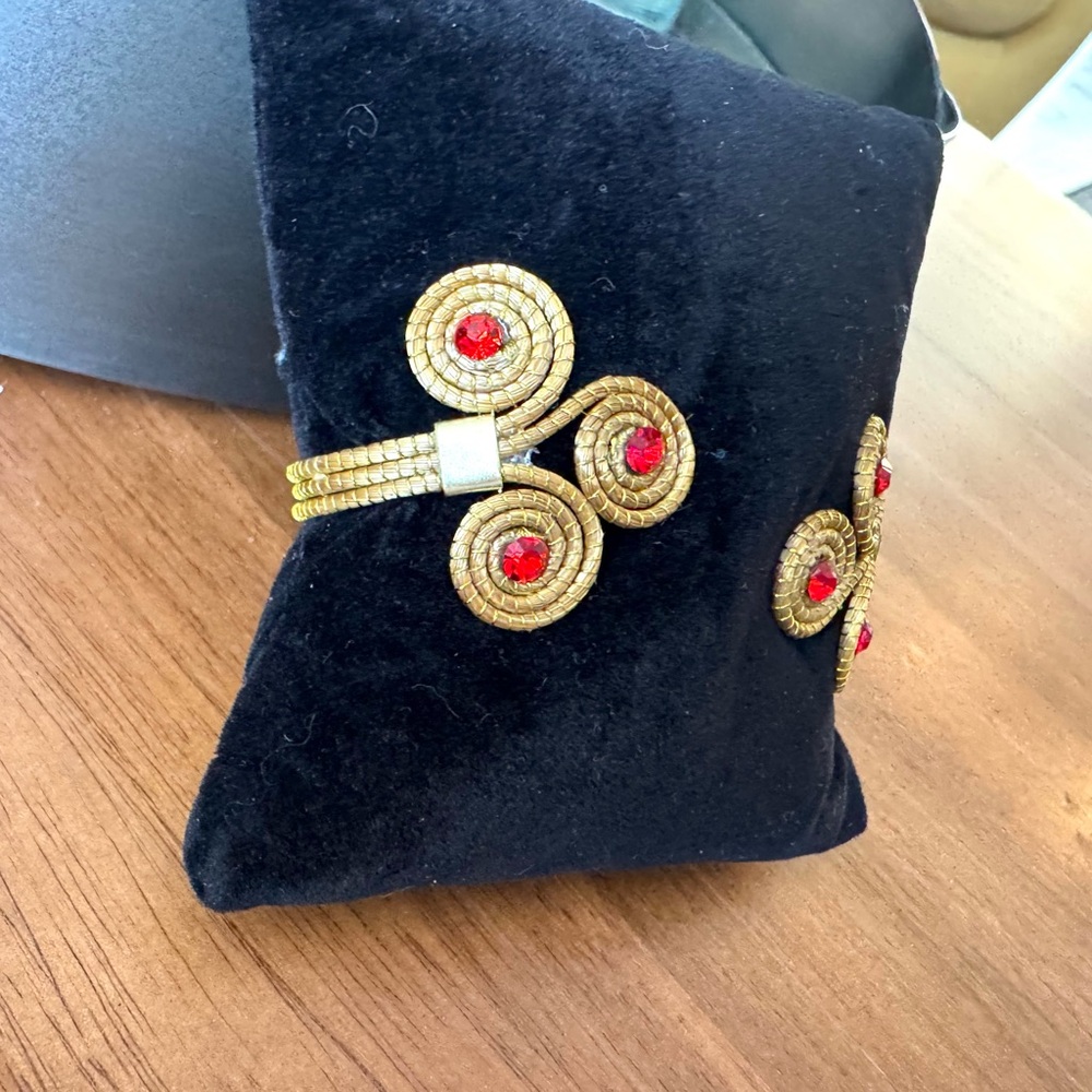 Brazil Gold and Red Spiral Wrapped Bracelet - Picture 3 of 7